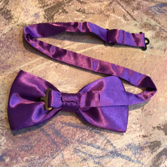NWOT purple satin bowtie, pre-tied - Picture 7 of 11